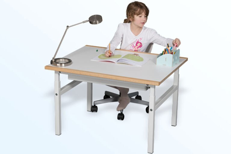 mitwachsender Kinderschreibtisch KUBIKO / SALTO Kindermöbel München