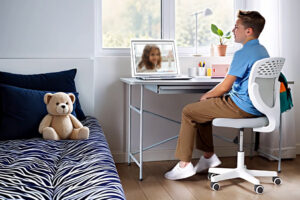 höhenverstellbarer Kinderschreibtisch KINTO-Premium / SALTO Kindermöbel München / Eiermann-Tisch