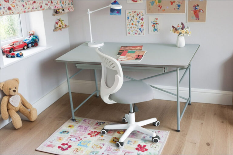 Kinderschreibtisch PREMIUM im Set mit Stuhl TADO / SALTO Kindermöbel München / inspiriert von Eiermann-Tisch / ambiente