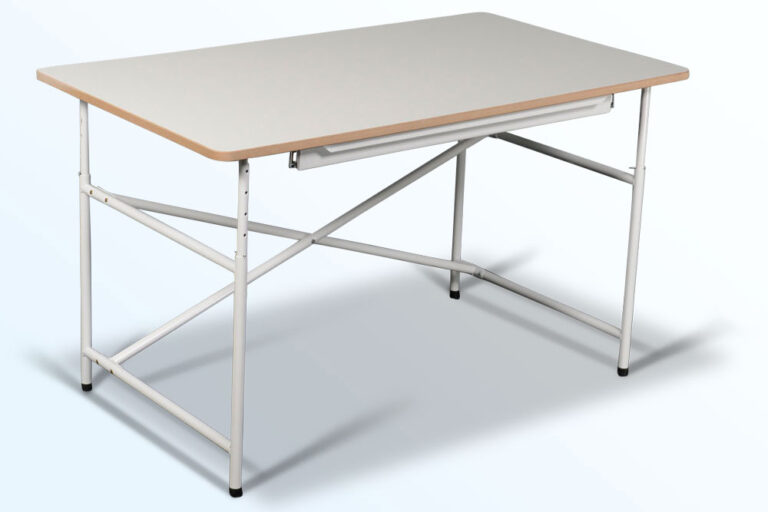 mitwachsender Kinderschreibtisch KINTO / SALTO Kindermöbel München / Eiermann-Tisch