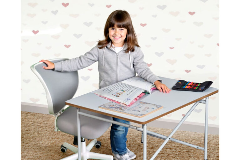 mitwachsender Kinderschreibtisch KINTO / SALTO Kindermöbel München / Eiermann-Tisch