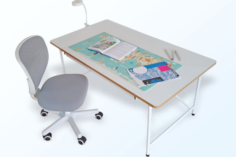 mitwachsender Kinderschreibtisch KINTO / SALTO Kindermöbel München / Eiermann-Tisch
