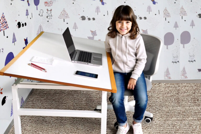 mitwachsender Kinderschreibtisch KUBIKO / SALTO KIndermöbel München